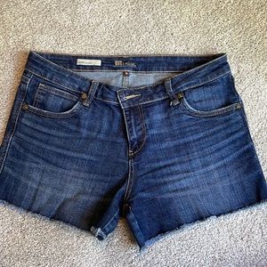 Kut from the Kloth-Gidget Denim Fray Shorts-size 8